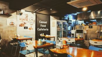 Chairs-café-business-interruption-insurance